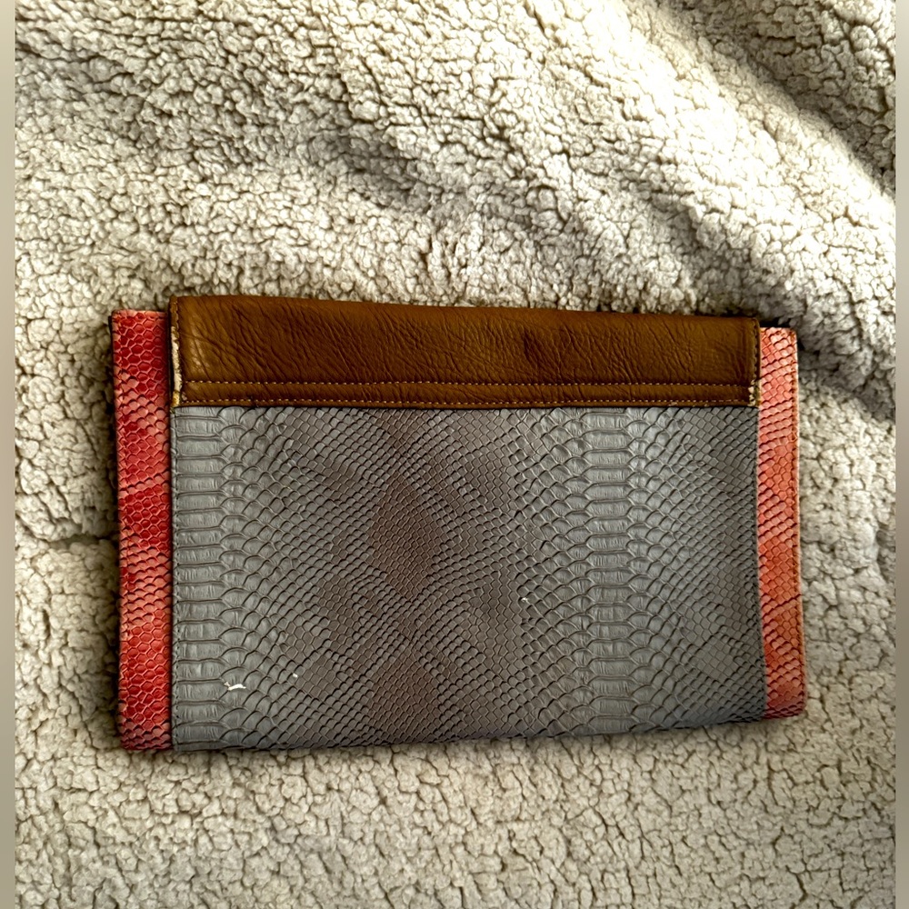 Clutch - Picture 3 of 3